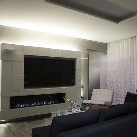 Crystal Skyline Neapolis Apartment Bagian luar foto