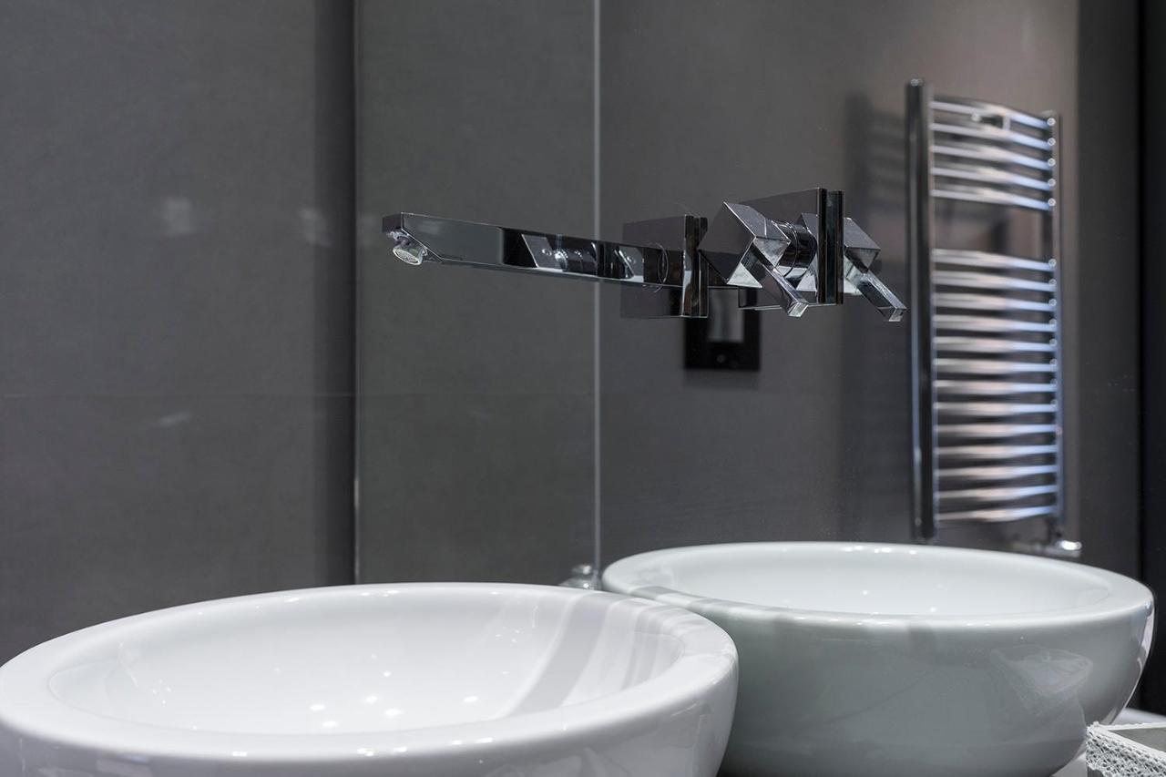 Crystal Skyline Neapolis Apartment Bagian luar foto