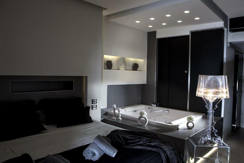 Crystal Skyline Neapolis Apartment Bagian luar foto