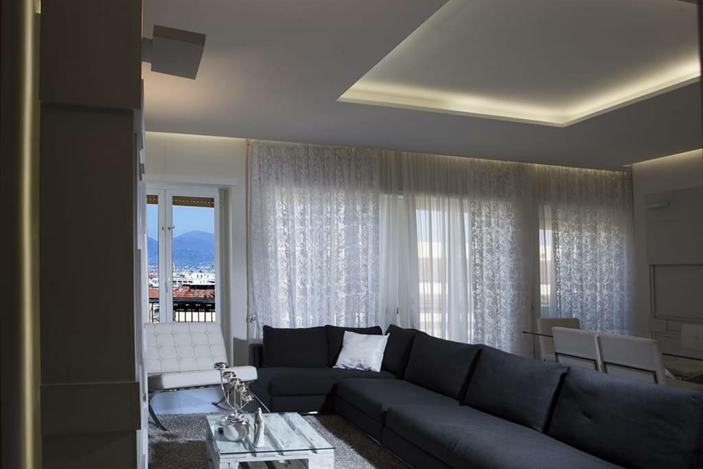 Crystal Skyline Neapolis Apartment Bagian luar foto